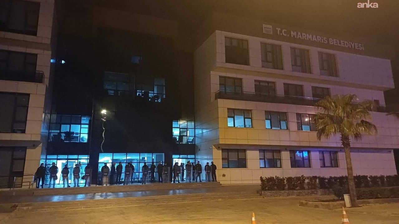Marmaris Belediyesi'ne operasyon: 13 gözaltı