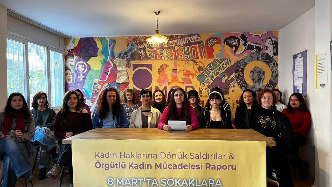 Mor Dayanışma, İzmir'de kadın hakları ve mücadele raporunu açıkladı