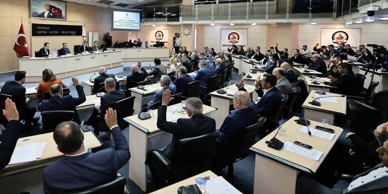Nihat Zeybekci Kültür Merkezi’nin adı değiştirildi, AKP'liler salonu terk etti