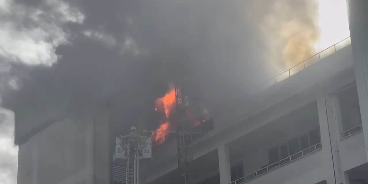 Sultanbeyli'de tekstil atölyesindeki yangın 6 saat sonra söndürüldü