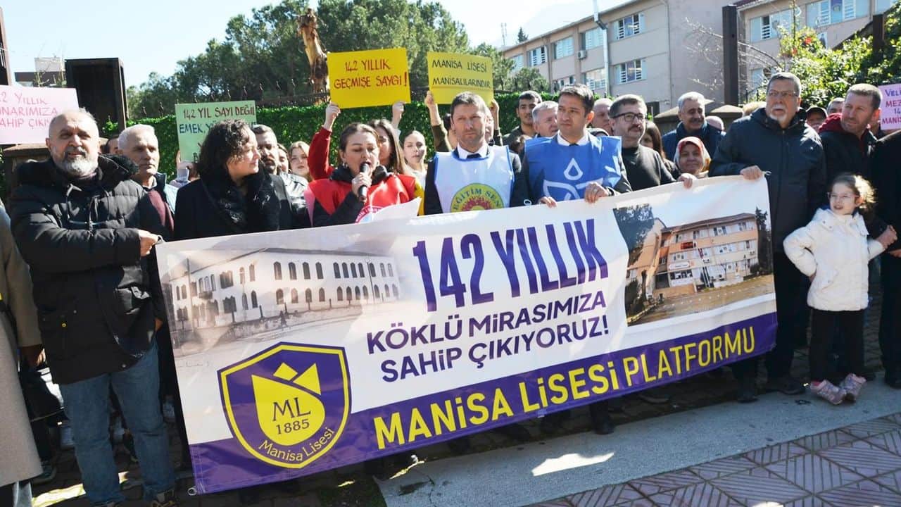 Tarihi Manisa Lisesi mezunları ve öğretmenlerinden ‘Lisemizi yıkmayın’ feryadı