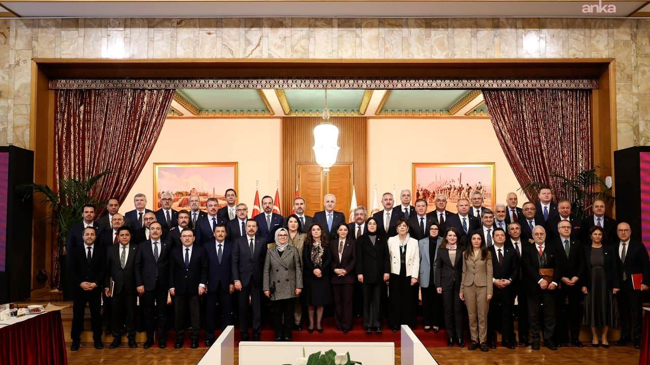 TBMM Başkanlığı: Milli Dayanışma, Kardeşlik ve Demokrasi Komisyonu Raporu, nitelikli çoğunlukla kabul edilmiştir