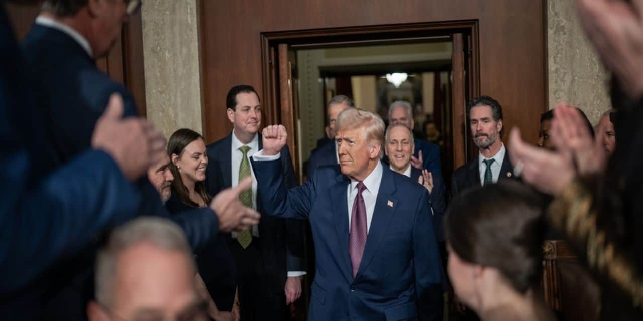 Trump beklenen konuşmayı yaptı: Amerika geri döndü