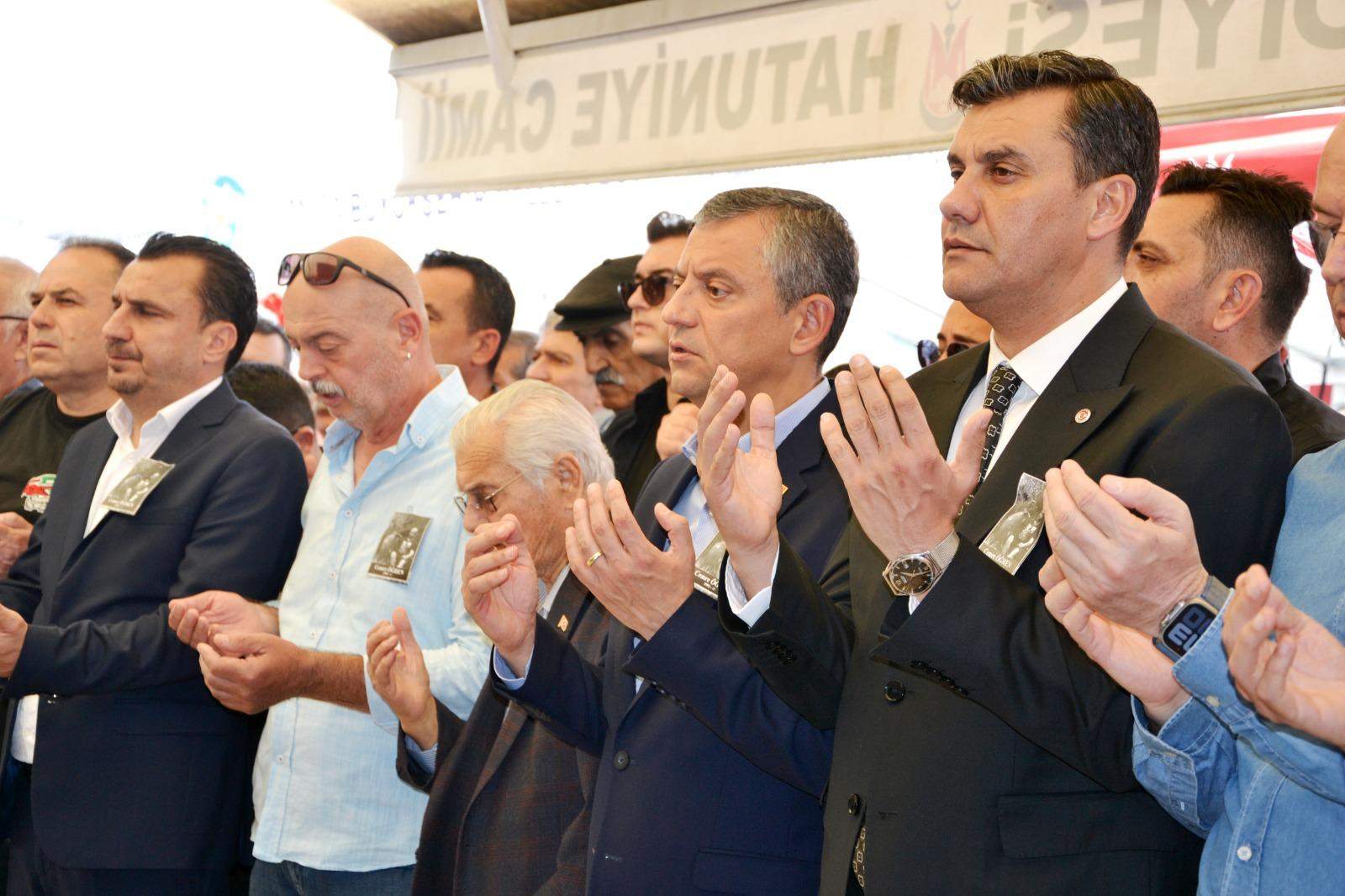 CHP Genel Başkanı Özel, Manisa'da üç cenazeye katıldı