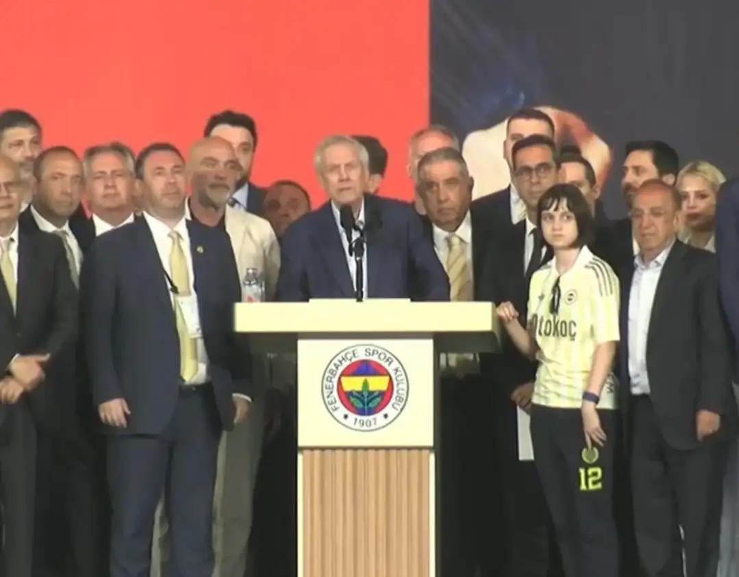 Fenerbahçe'de Aziz Yıldırım Dönemi Resmen Başladı: 17 Bin 245 Oyla Yeniden Başkan