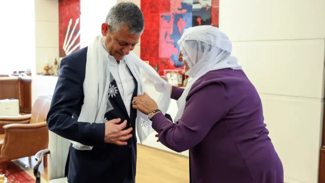 Barış Anneleri, Özgür Özel’i ziyaret etti