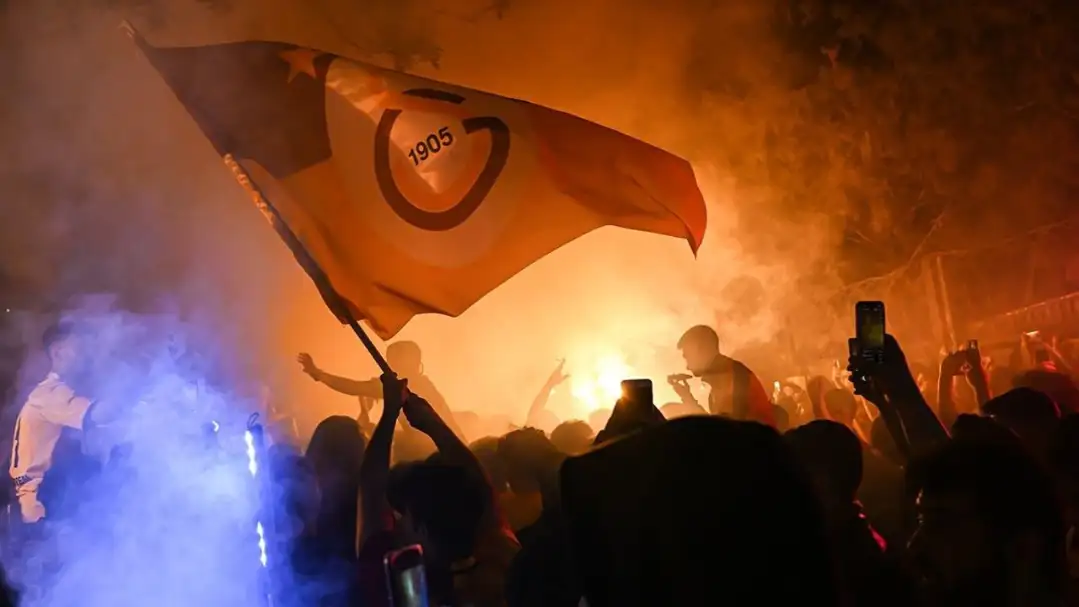 Galatasaray sahasında Antalyaspor'u 4-2 yenerek 26. şampiyonluğunu ilan etti