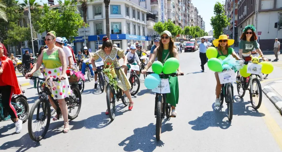 Manisa'da Çevre Haftası kapsamında bisiklet turu düzenlendi