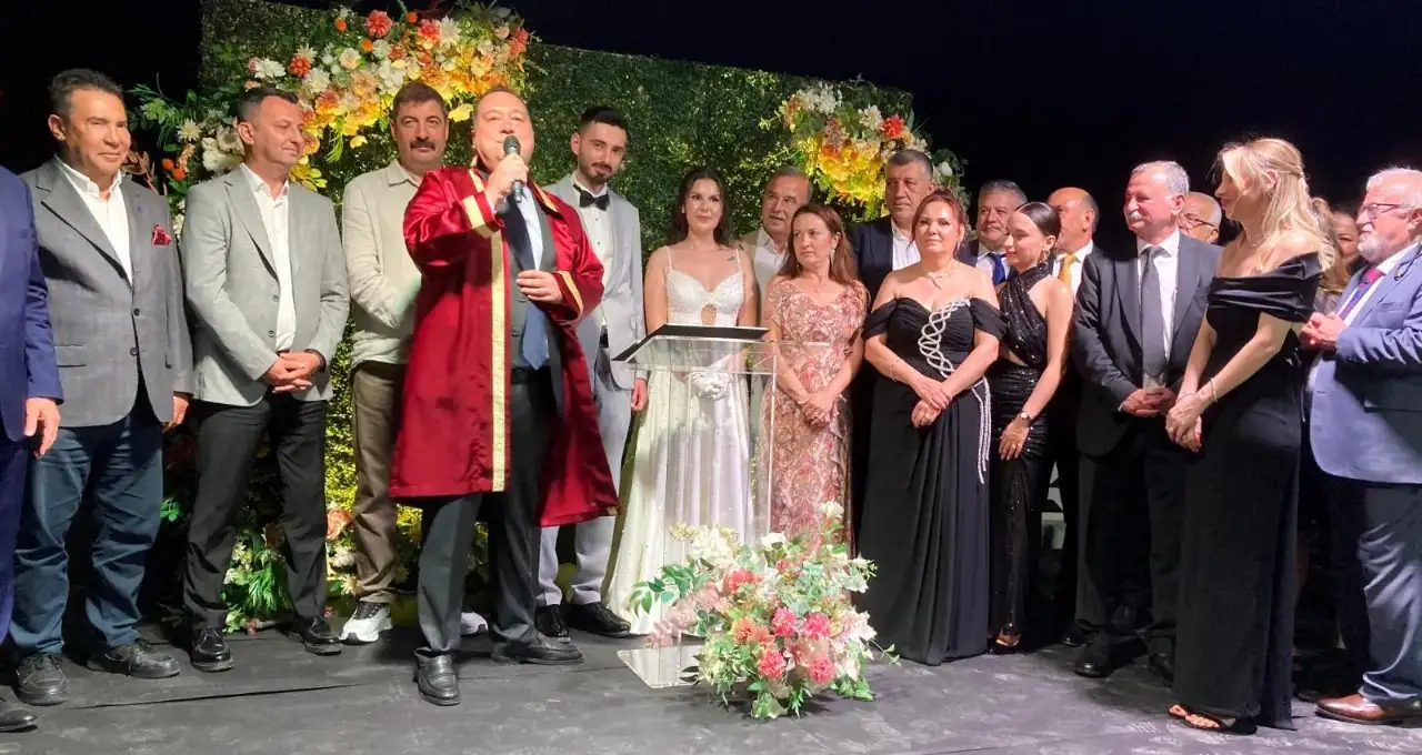 Miting gibi nikah… Halk, siyasetçiler, iş dünyası, esnaflar oradaydı…