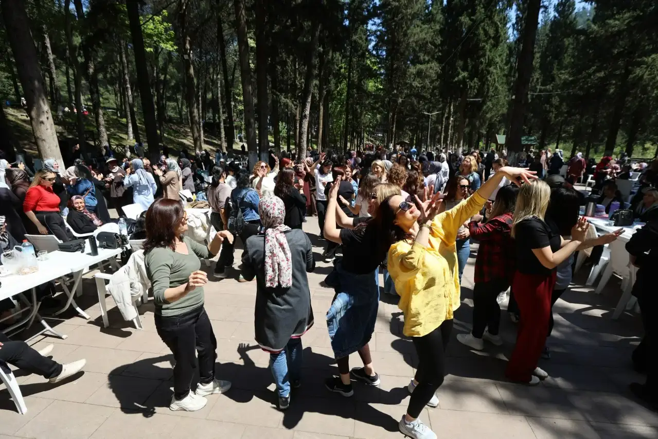 Yunusemreli kadınlar Hıdırellez ve Anneler Günü’nü kutladı