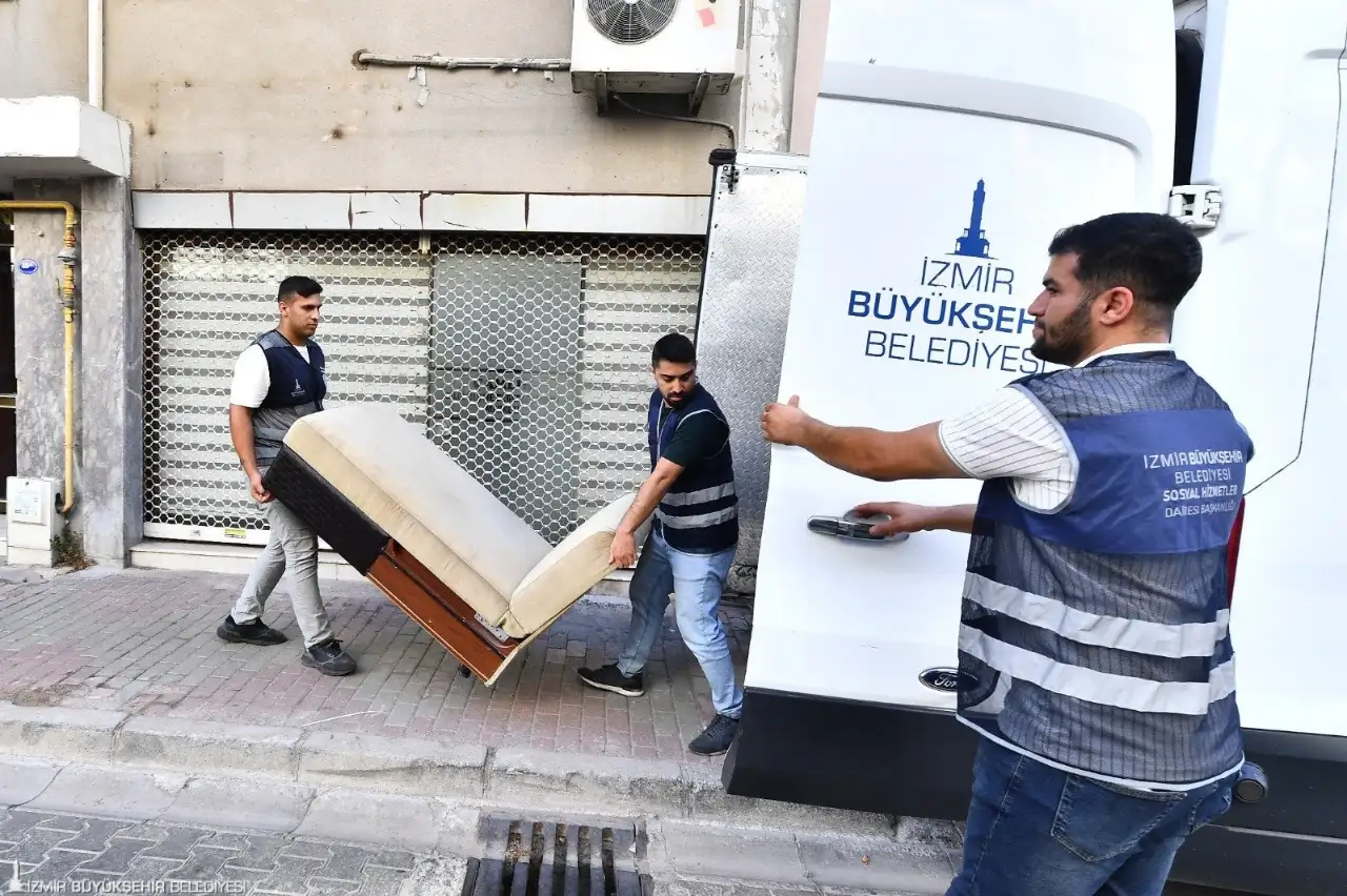 İzmir Büyükşehir ikinci el eşya bağışında köprü oluyor