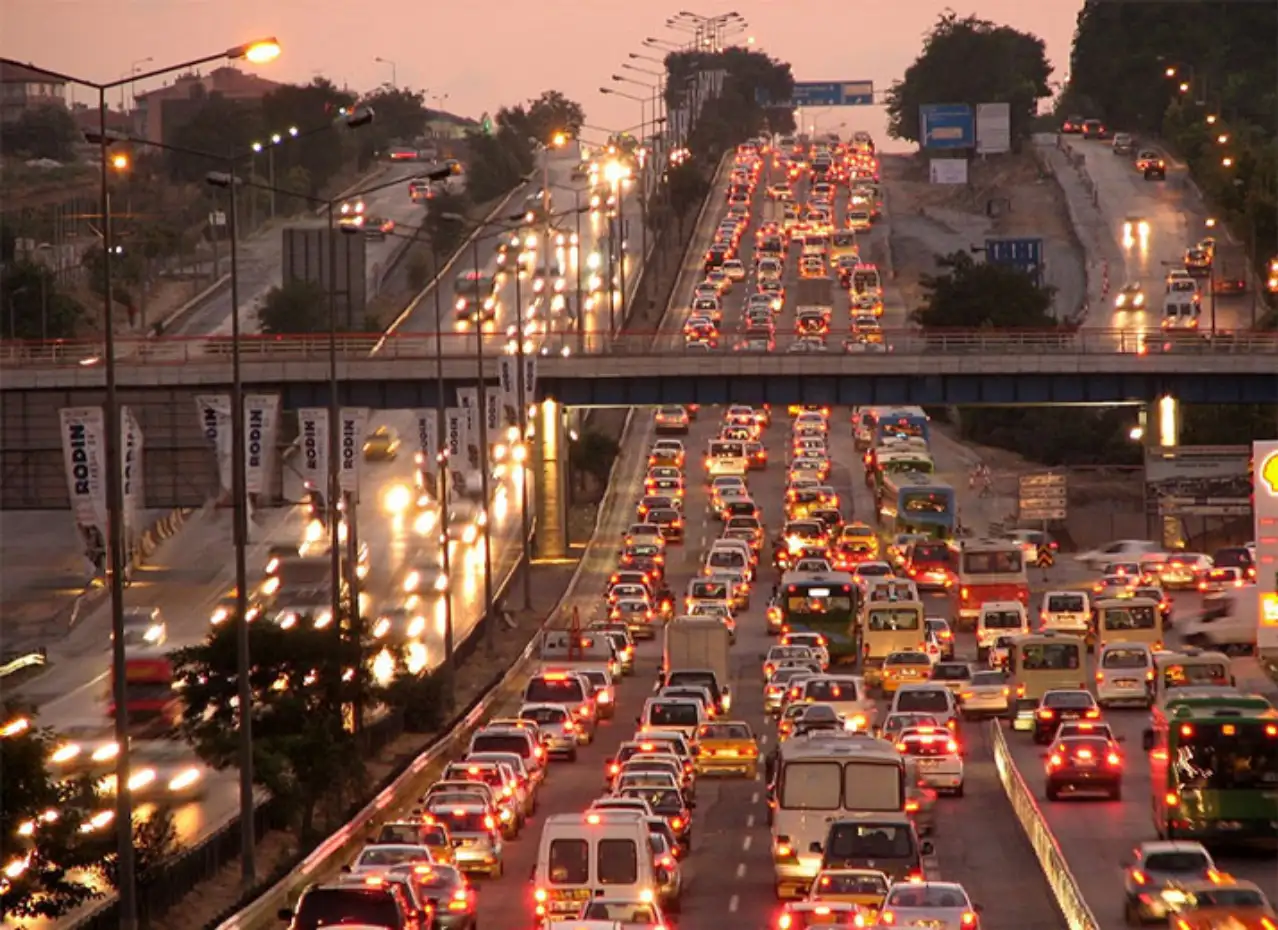 İstanbul’daki Trafik Kar Yağışına Engel Olabiliyor