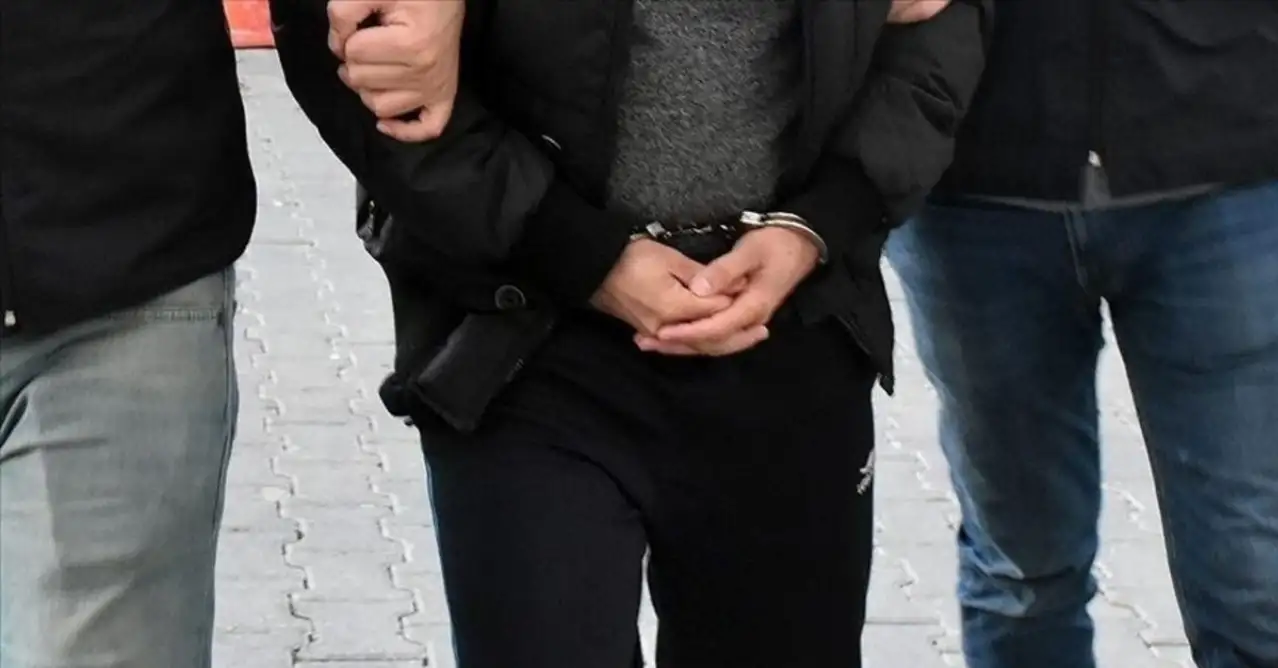 Uşak’ta midelerinde 1,1 kilo uyuşturucu kapsülleri bulunan 2 şüpheli tutuklandı