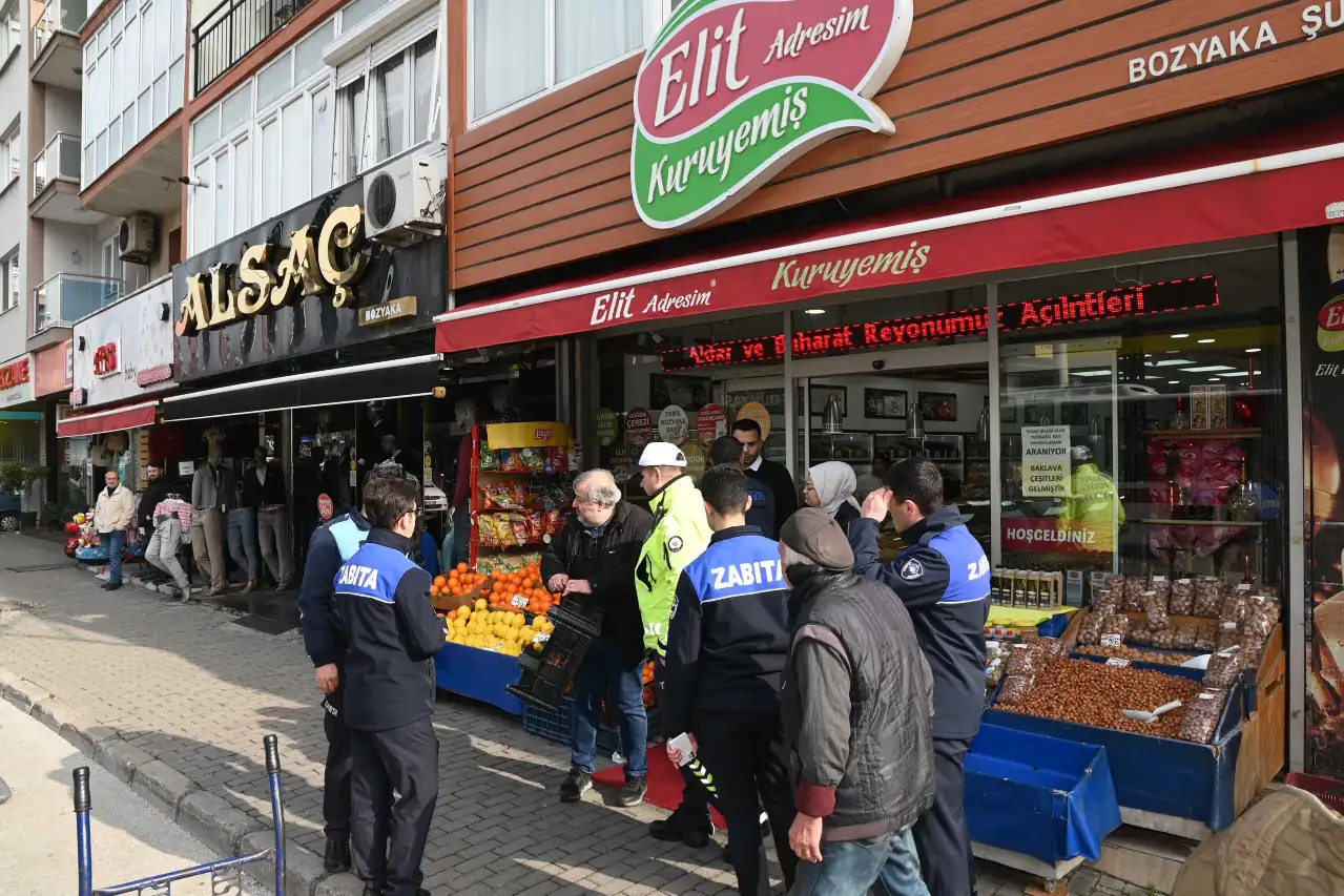 Karabağlar Belediyesi’nden kaldırım ve yol işgallerine karşı ikili denetim