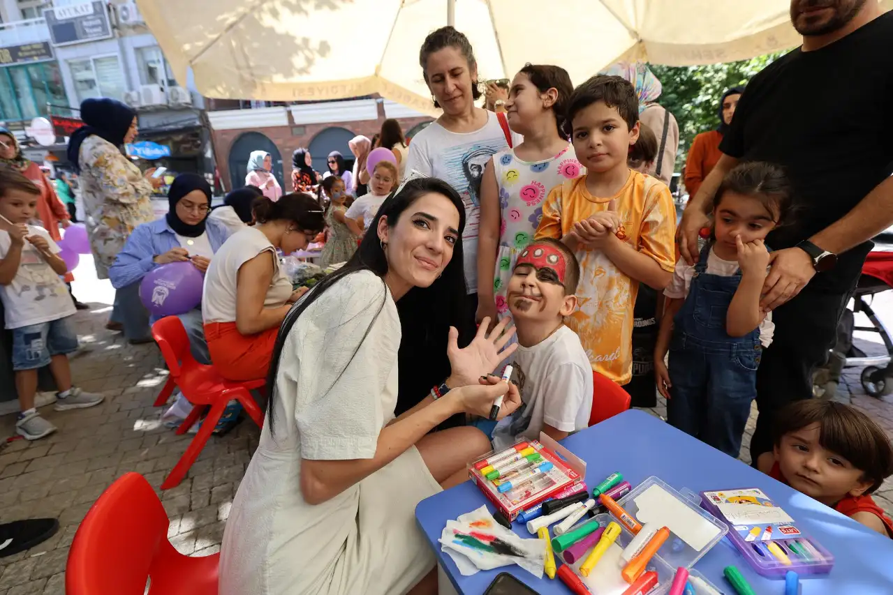 Minik eller, büyük hayaller projesi Şehzadeler’de çocukların kalbine dokunuyor