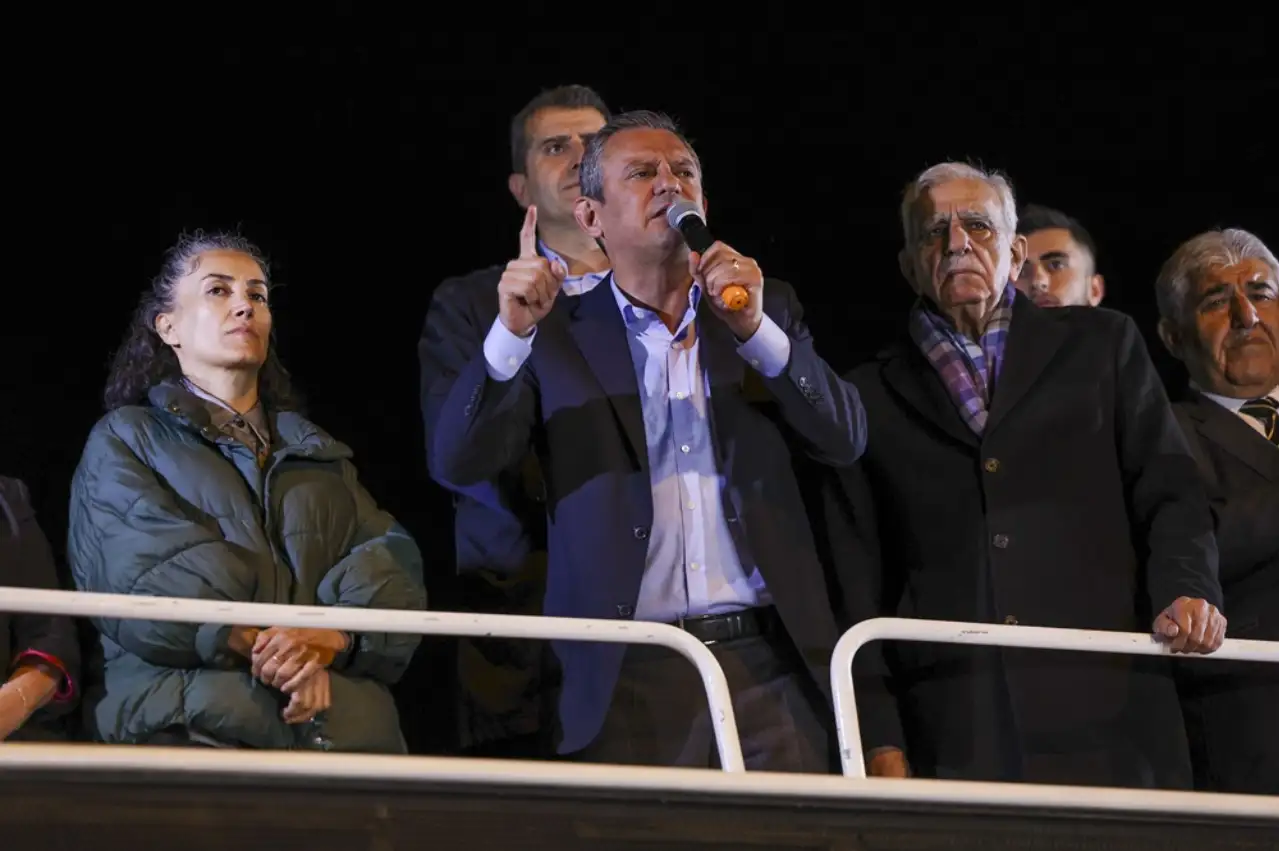 Özgür Özel Mardin’de konuştu: Sonuna kadar mücadelenin, dayanışmanın sözünü veriyorum