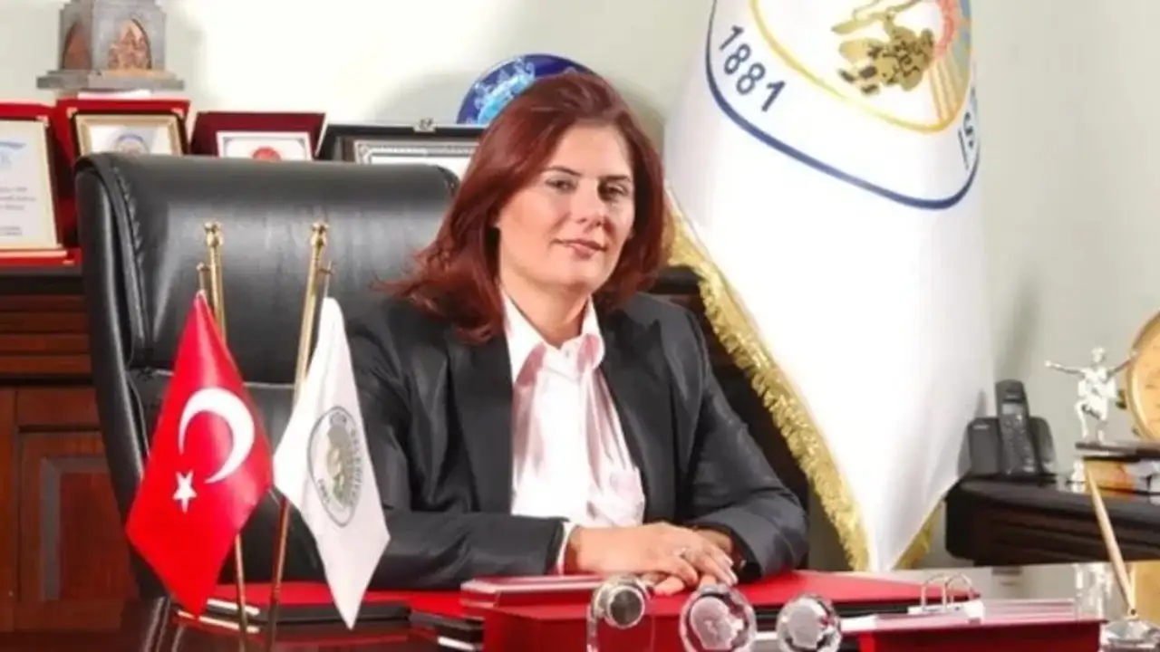 Özlem Çerçioğlu'na mazbatası yemekhanede verildi