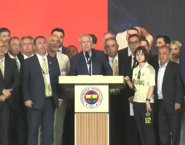 Fenerbahçe'de Aziz Yıldırım Dönemi Resmen Başladı: 17 Bin 245 Oyla Yeniden Başkan