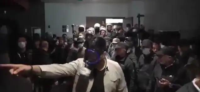 CHP Genel Merkezi'ne polis müdahalesi sırasında Özel'in makam katında yaşananlar paylaşıldı