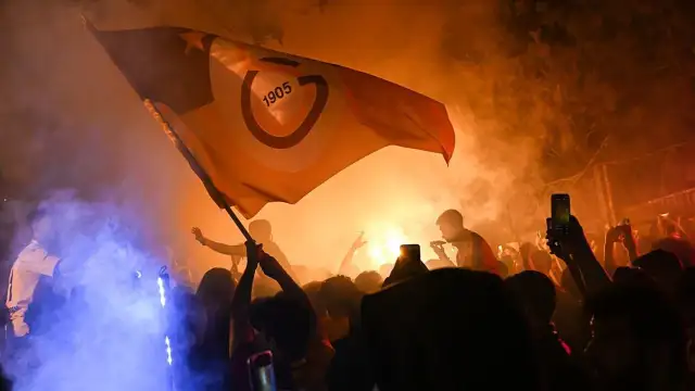 Galatasaray sahasında Antalyaspor'u 4-2 yenerek 26. şampiyonluğunu ilan etti