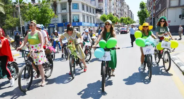 Manisa'da Çevre Haftası kapsamında bisiklet turu düzenlendi
